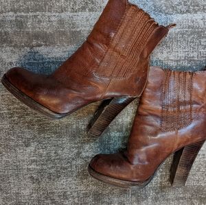 Rare Frye Heeled Boots